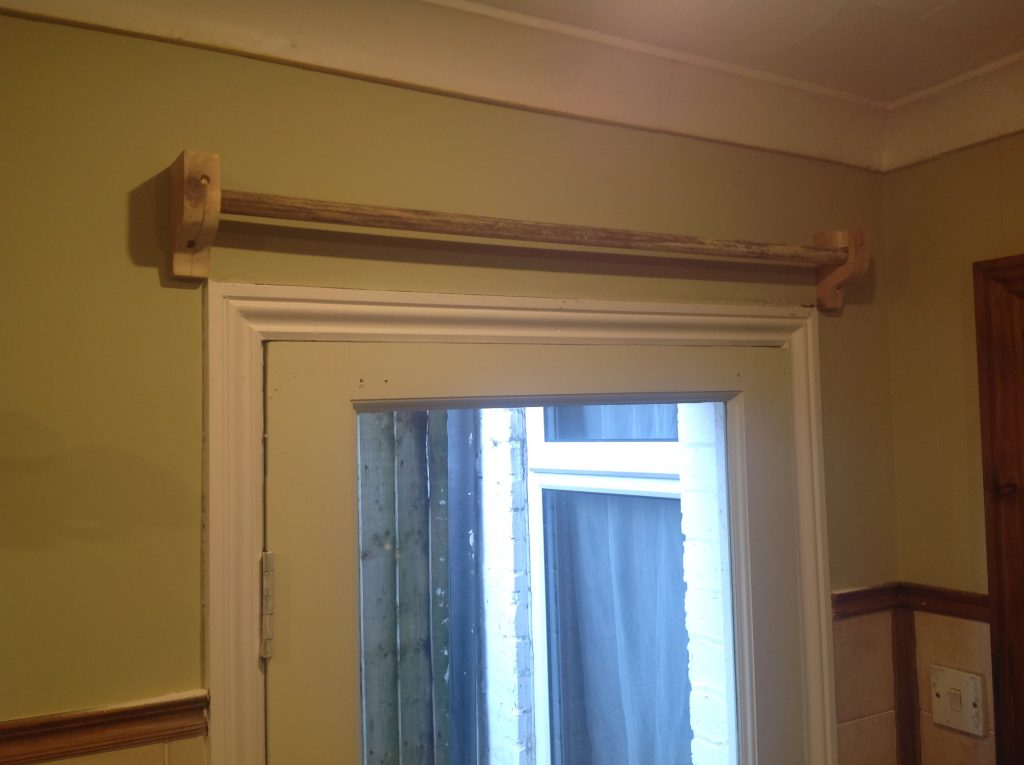 Back door curtain rail